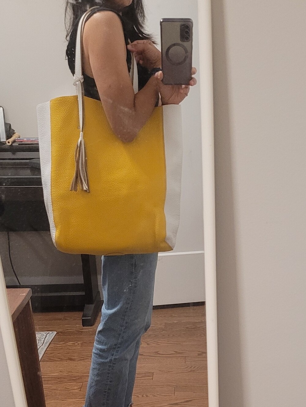 NWOT Roots French leather tote, Yellow/white - Picture 5 of 10